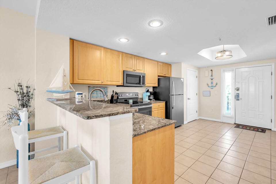 Condo, Multiple Beds (Sunset Vistas 209N - Latitude Adjustm) | Private kitchen | Oven, toaster