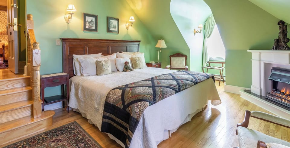 Luxury Room (located on the third floor) | Individually decorated, individually furnished, soundproofing, free WiFi
