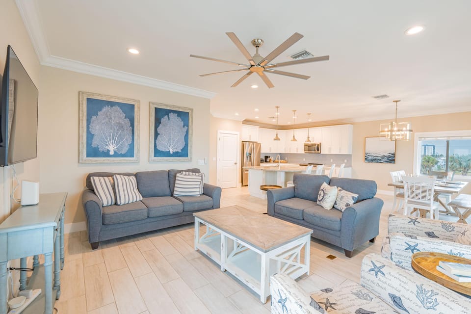 House, Multiple Beds (Captain's Quarters) | Living area