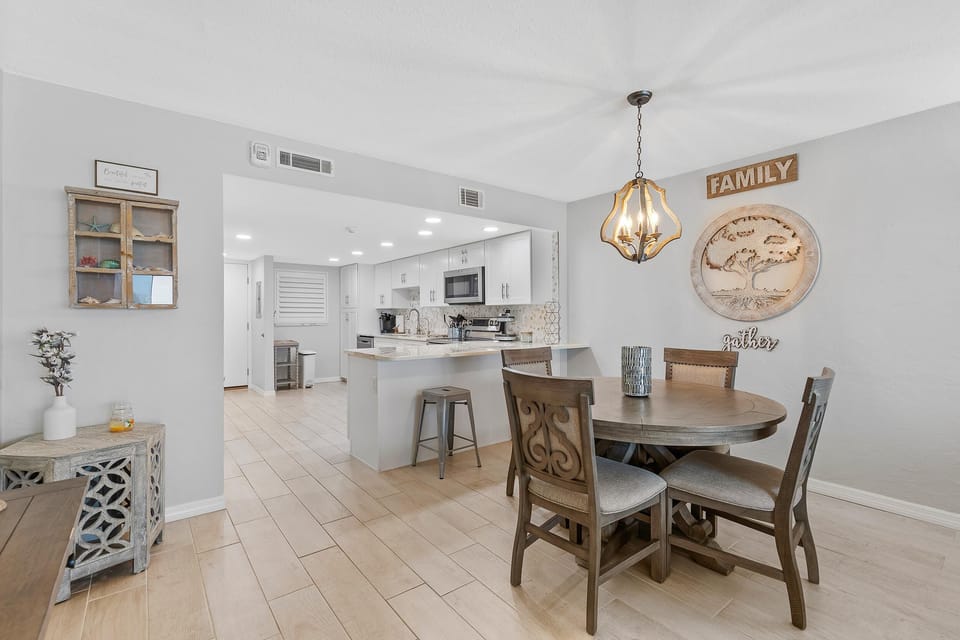 Condo, Multiple Beds (Ponce de Leon Towers 804) | Dining