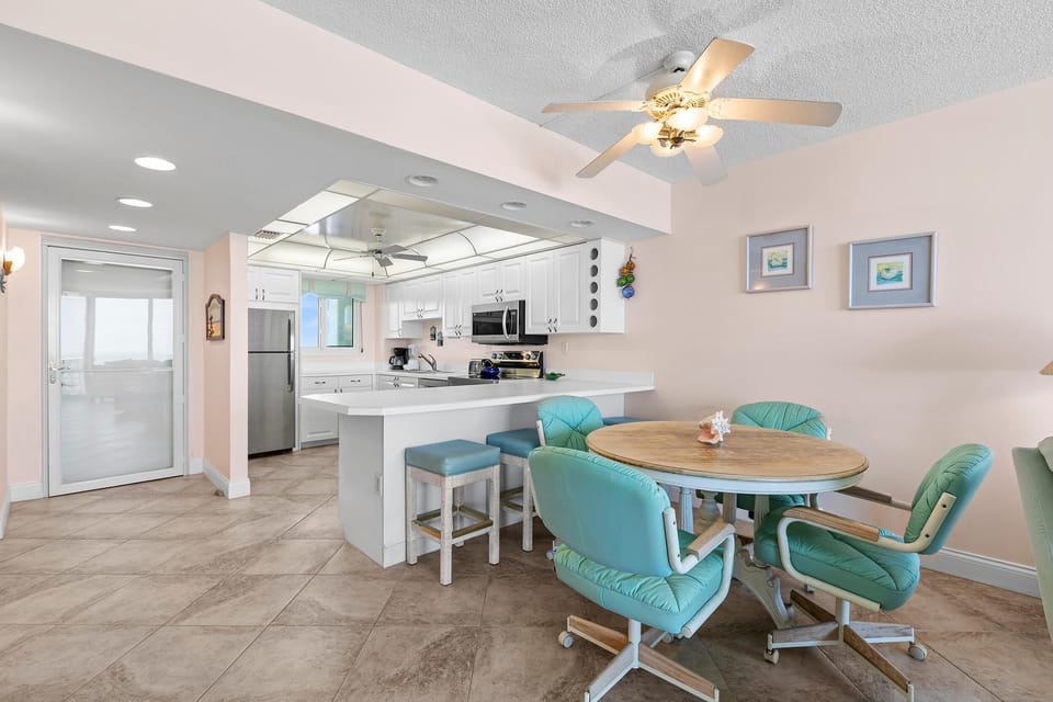 Condo, 1 King Bed with Sofa bed (Golden Arms 803) | Dining