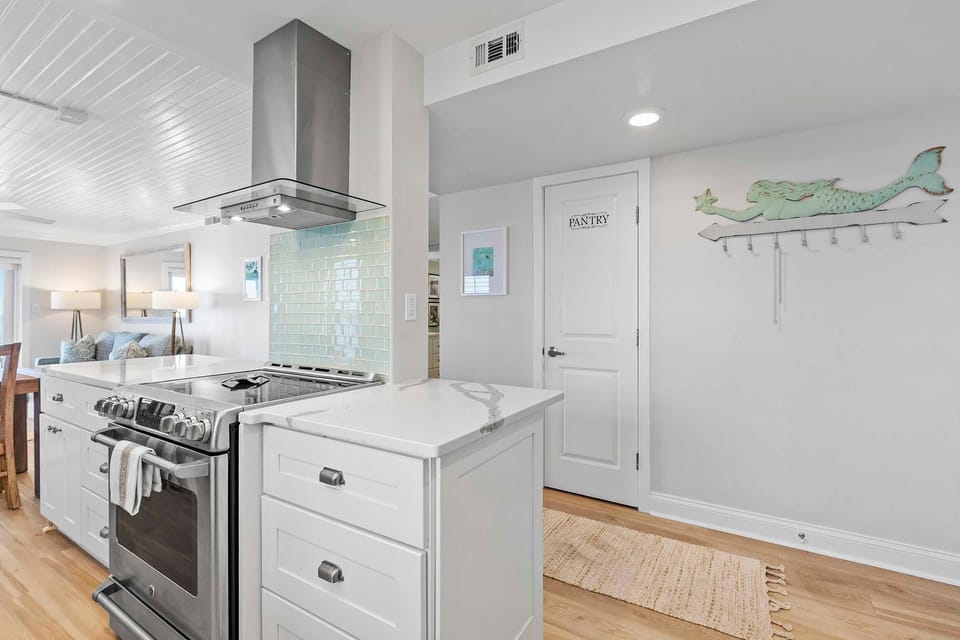 Condo, Multiple Beds (Sea Coast Gardens II 101) | Private kitchen | Oven, coffee/tea maker, toaster, blender