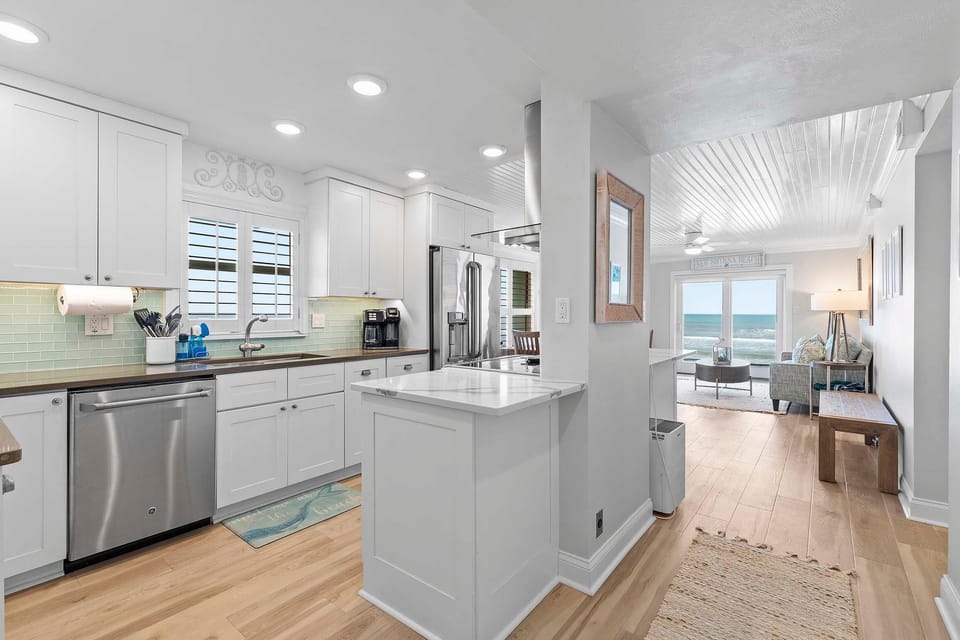 Condo, Multiple Beds (Sea Coast Gardens II 101) | Private kitchen | Oven, coffee/tea maker, toaster, blender