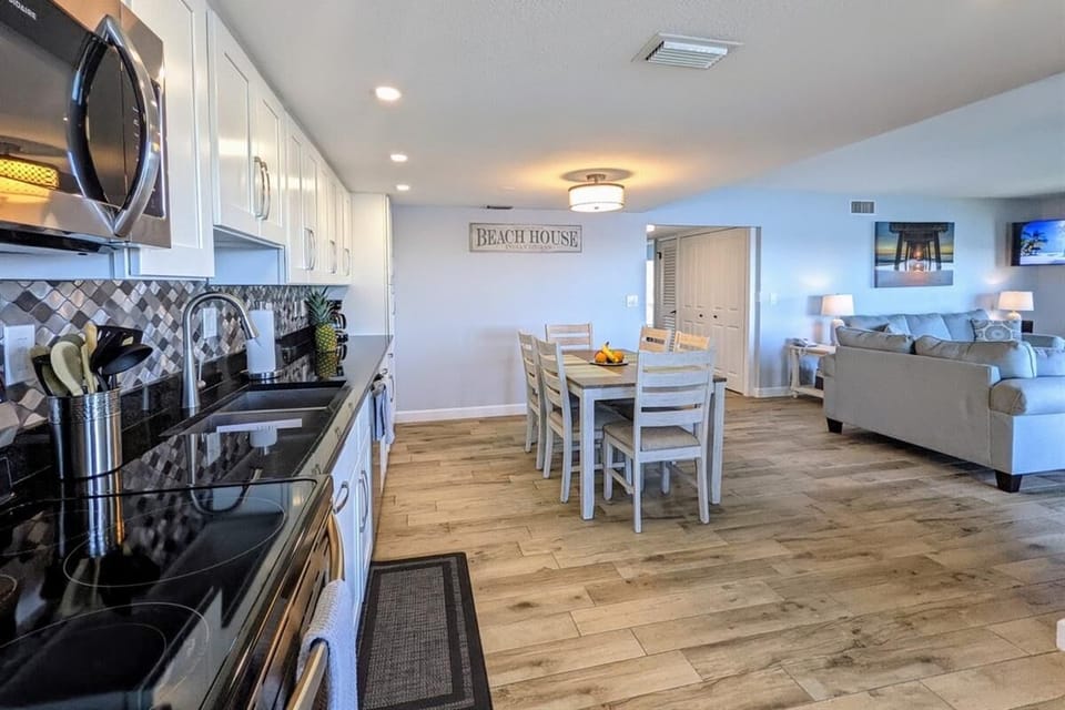 Condo, 1 King Bed with Sofa bed (Sea Club #32 - Dolphins Lookout) | Private kitchen | Oven, toaster