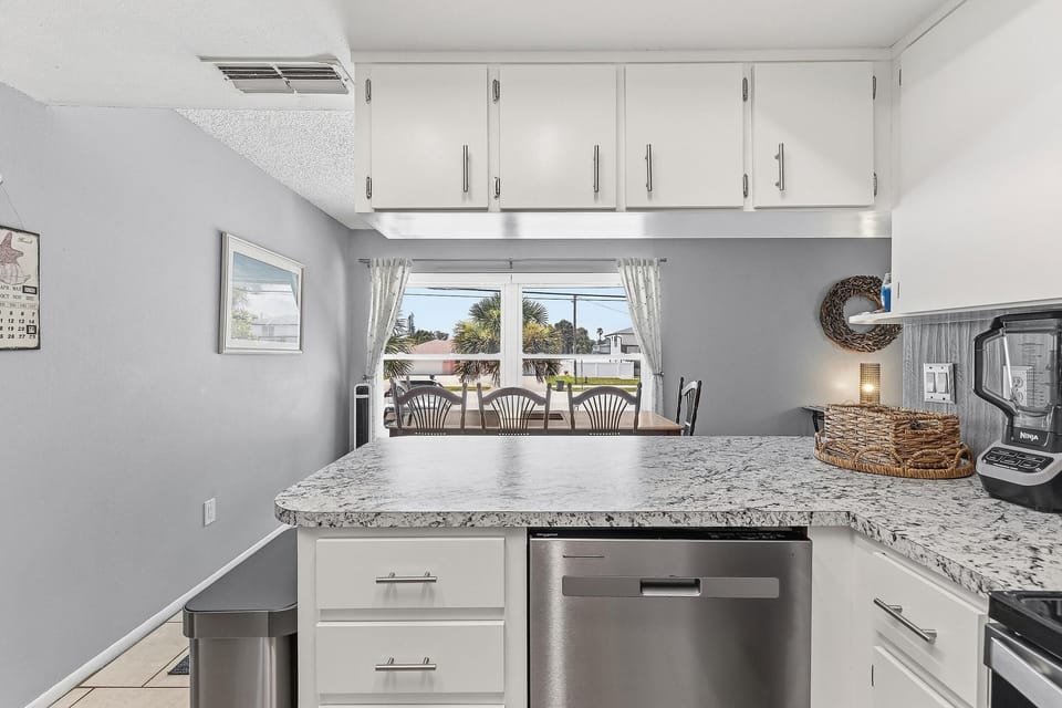 House, Multiple Beds (Aqua Beach Bungalow) | Private kitchen | Oven, toaster
