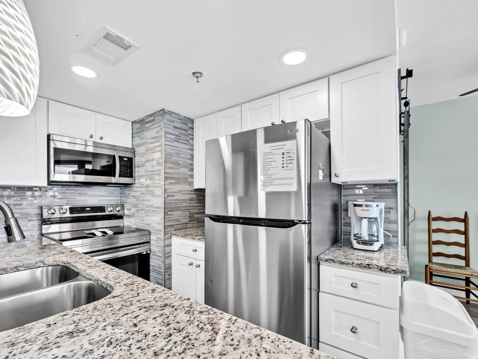 Condo, 1 Queen Bed with Sofa bed (Sunbird 309E) | Private kitchen | Oven, toaster