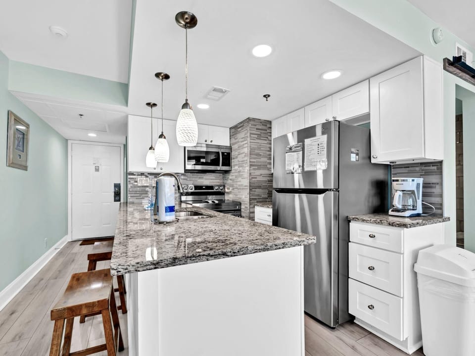 Condo, 1 Queen Bed with Sofa bed (Sunbird 309E) | Private kitchen | Oven, toaster