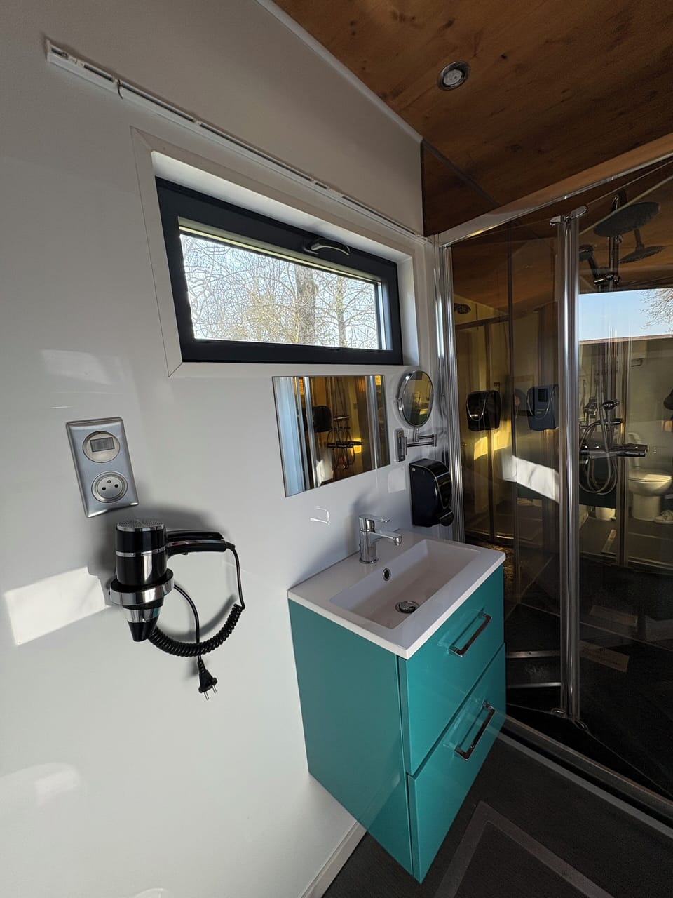 Boat Original | Bathroom | Shower, free toiletries, towels