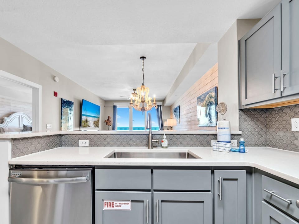 Condo, Multiple Beds (Calypso 3-2007) | Private kitchen