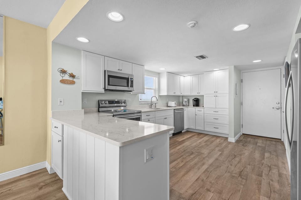 Condo, 1 King Bed with Sofa bed (Ponce de Leon Towers 705) | Private kitchen | Oven