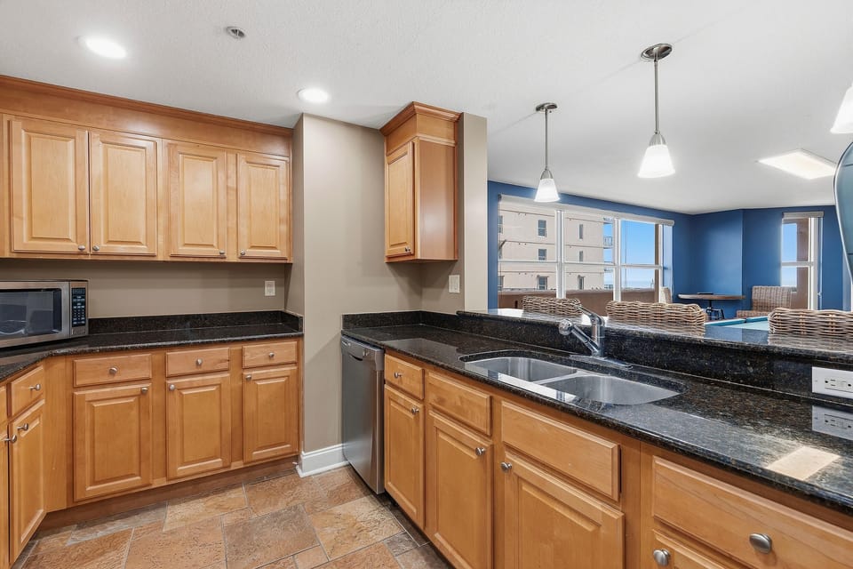 Condo, Multiple Beds (Sanibel 1104) | Private kitchen | Oven, coffee/tea maker, toaster, blender