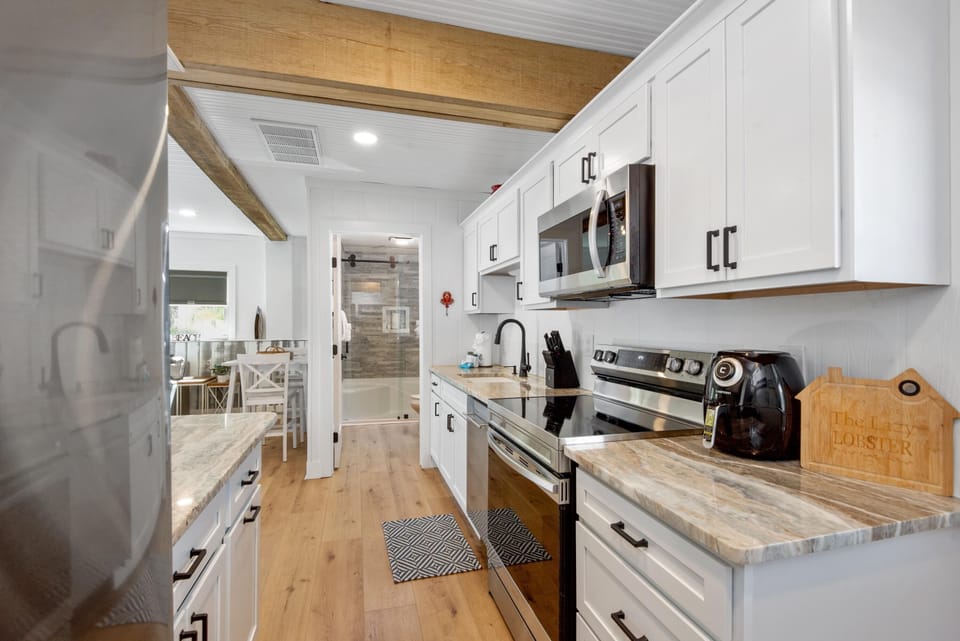 House, Multiple Beds (Lazy Lobster) | Private kitchen | Oven, toaster