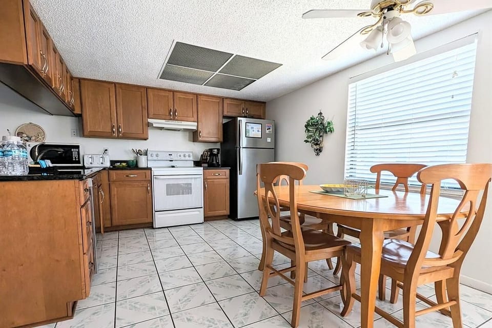 Condo, 1 King Bed with Sofa bed (Sea Club #12 - The Dancing Dolphin) | Private kitchen | Oven, toaster