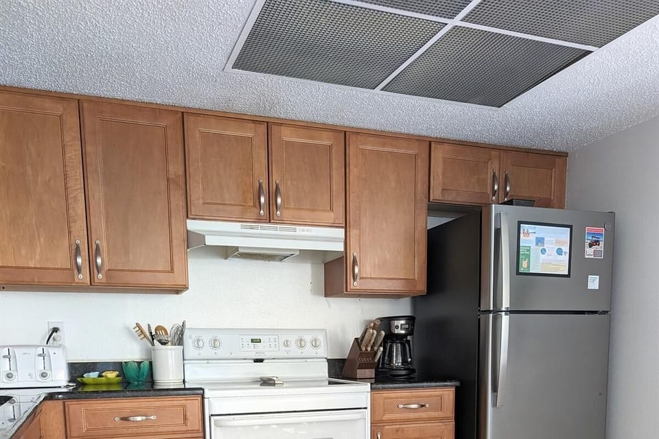 Condo, 1 King Bed with Sofa bed (Sea Club #12 - The Dancing Dolphin) | Private kitchen | Oven, toaster