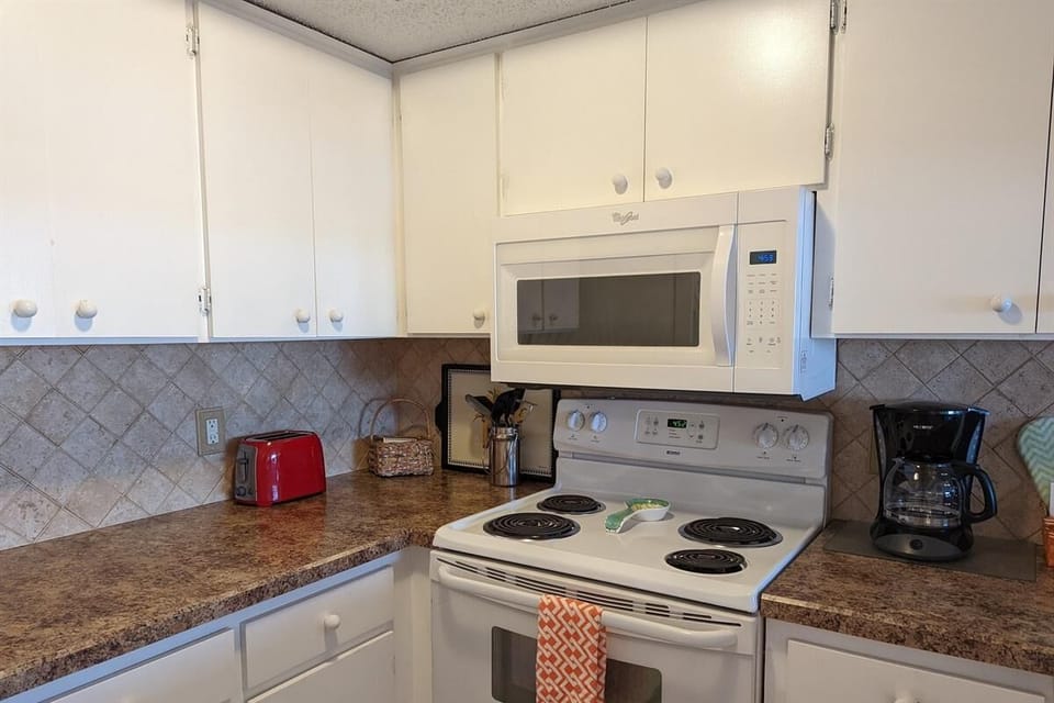 Condo, 2 Queen Beds (Sea Club #502 - Anchor's Away) | Private kitchen