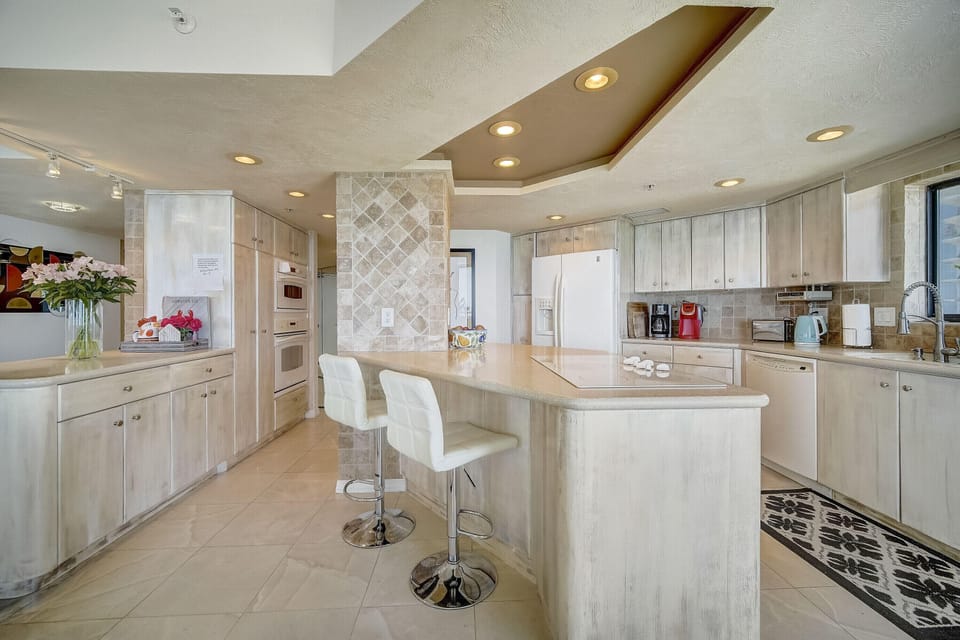 Condo, Multiple Beds (Sherwin Condominium 1801) | Private kitchen | Oven, toaster