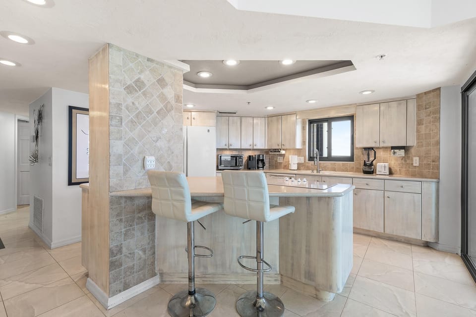 Condo, Multiple Beds (Sherwin Condominium 1801) | Private kitchen | Oven, toaster