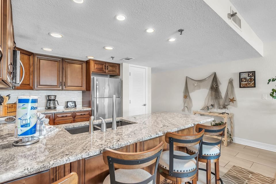 Condo, 2 Queen Beds (Sea Club #104 - Casa con Vista) | Private kitchen | Oven, toaster