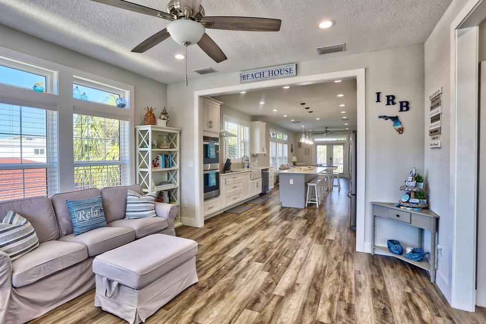House, Multiple Beds (Beach Bound) | Living area