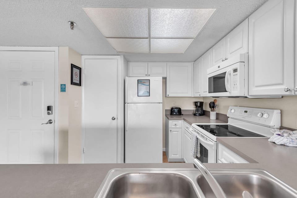 Condo, Multiple Beds (Sea Club #103 - Paradise Palms) | Private kitchen | Oven, toaster