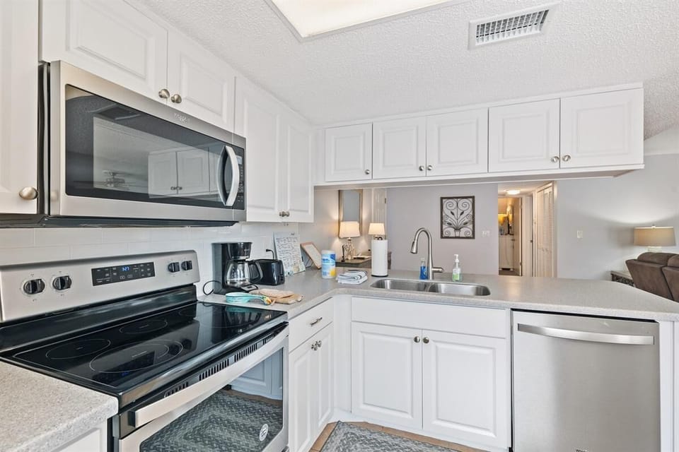 Condo, Multiple Beds (Sea Club #20 - Salty Vibes) | Private kitchen | Oven, toaster