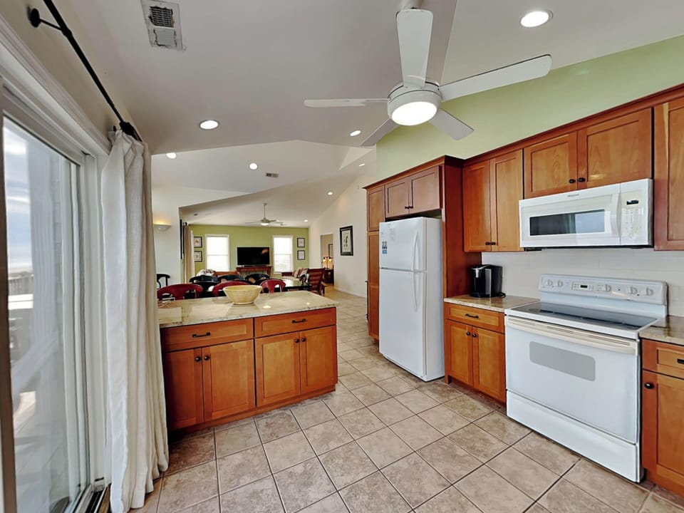 Studio (4 Bedrooms) | Property amenity
