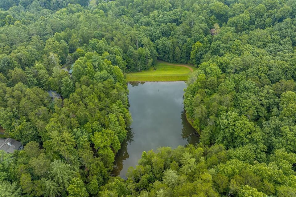 Walnut Mountain fishing lake