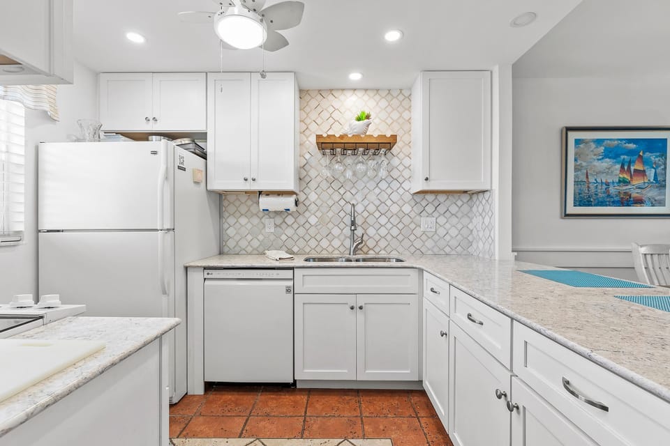 Condo, Multiple Beds (Sea Coast Gardens II 410) | Private kitchen | Oven, toaster