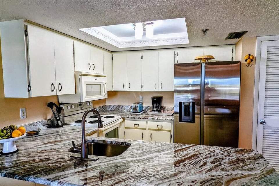 Condo, 2 Queen Beds (Sea Club #204 - Casa Intercoastal) | Private kitchen | Oven, toaster
