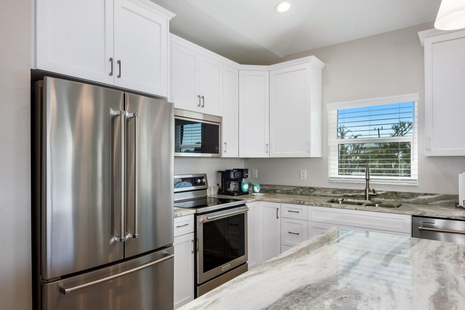 House, Multiple Beds (Betty’s Beach House) | Private kitchen | Oven, toaster