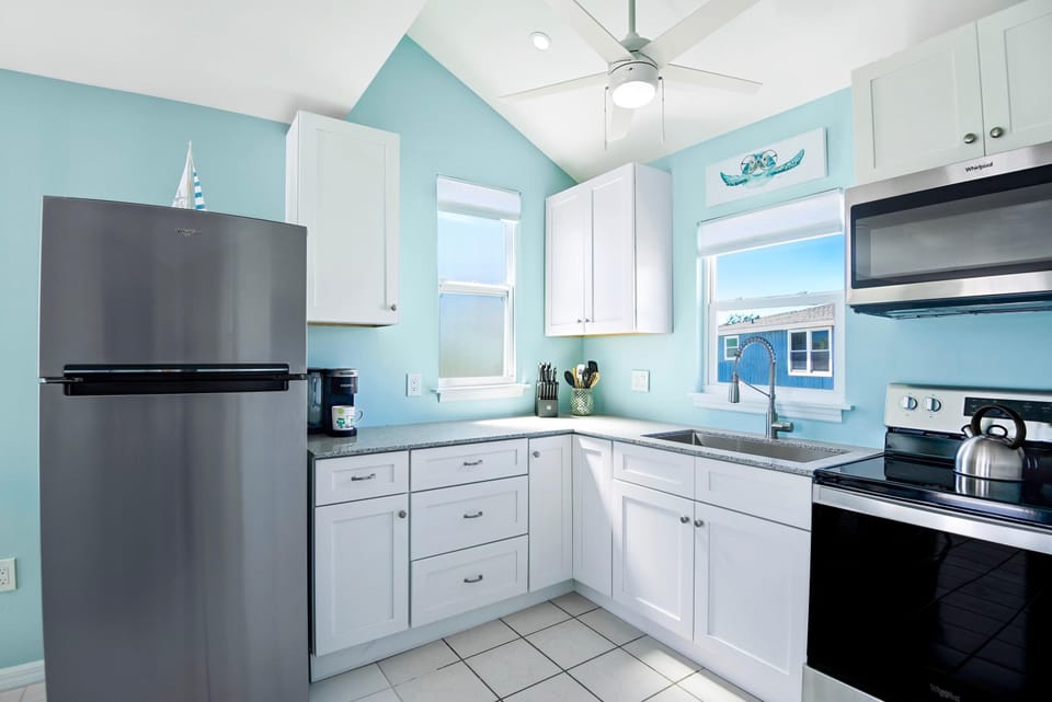 House, 1 Queen Bed with Sofa bed (Island Paradise 4) | Private kitchen | Oven, toaster