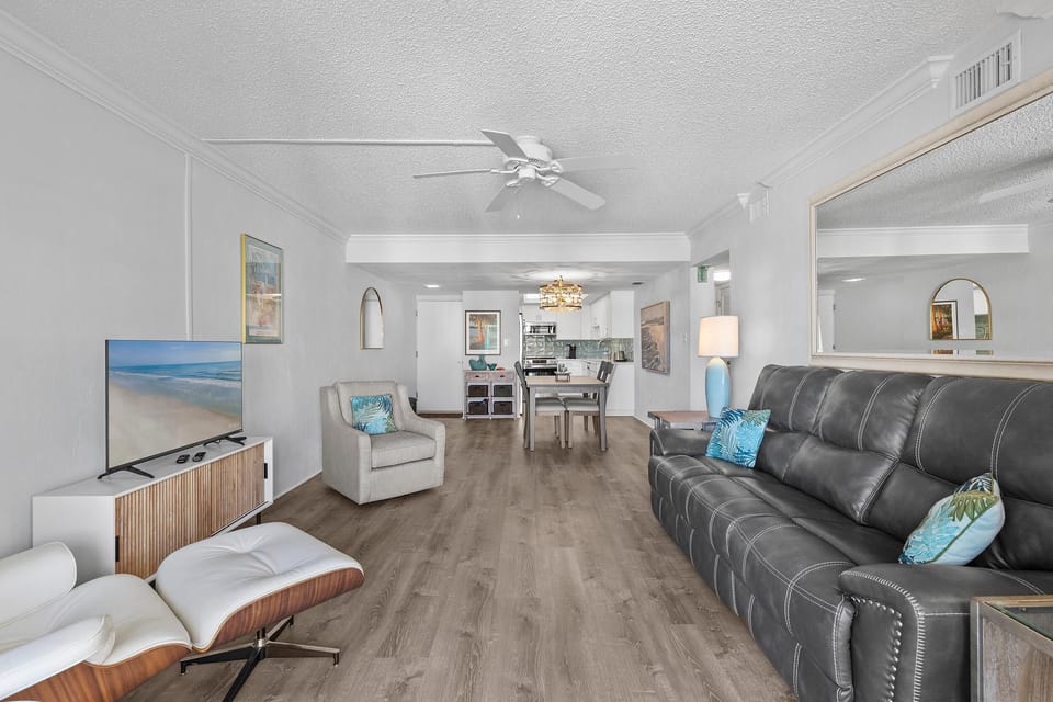 Condo, 1 King Bed (Castle Reef 429) | Living area