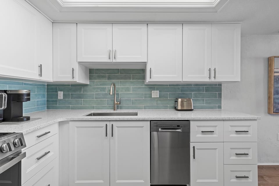 Condo, 1 King Bed (Castle Reef 429) | Private kitchen | Oven, coffee/tea maker, toaster, blender