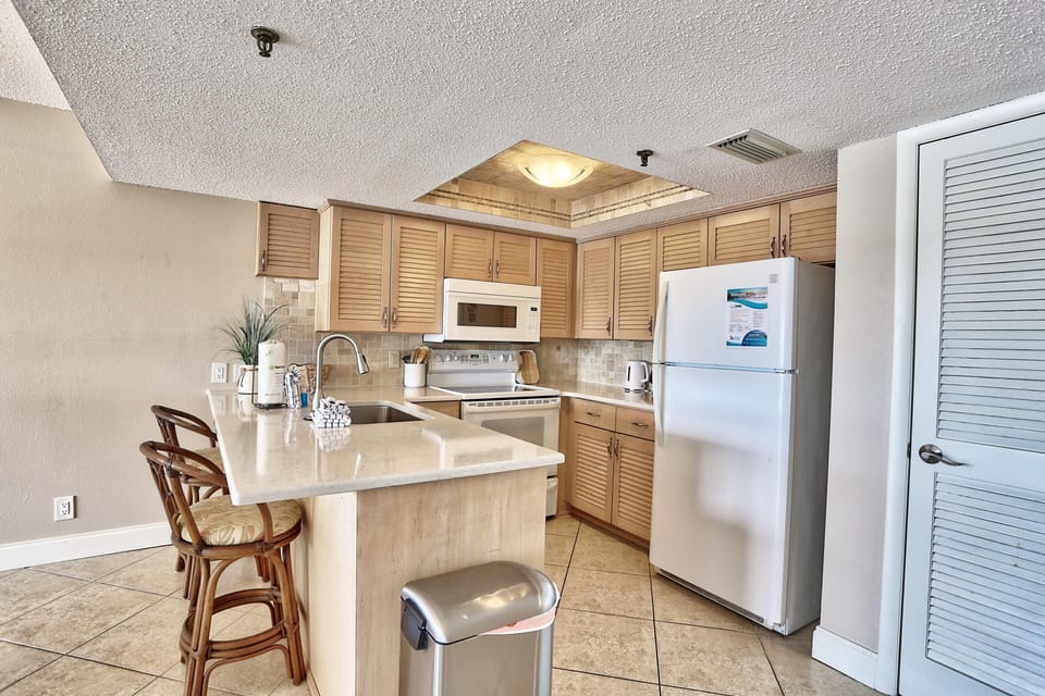 Condo, Multiple Beds (Sea Club #405 - Manatee Zone) | Private kitchen