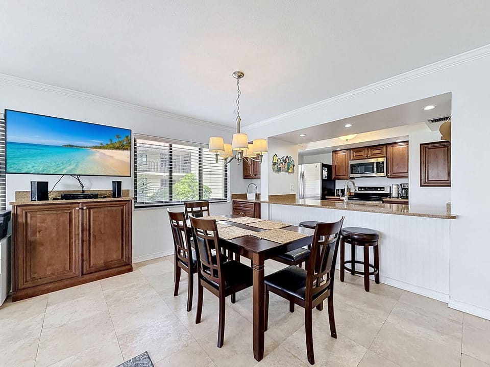 Condo, Multiple Beds (Land's End 5-305 Gulf-Bay Front) | Dining