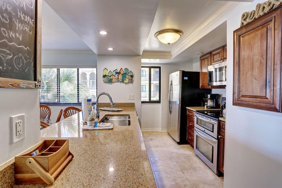 Condo, Multiple Beds (Land's End 5-305 Gulf-Bay Front) | Private kitchen | Oven, toaster