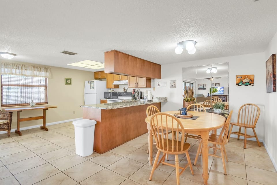 Condo, 1 King Bed (Sea Club #6 - Footprints in the Sand) | Private kitchen | Oven, toaster