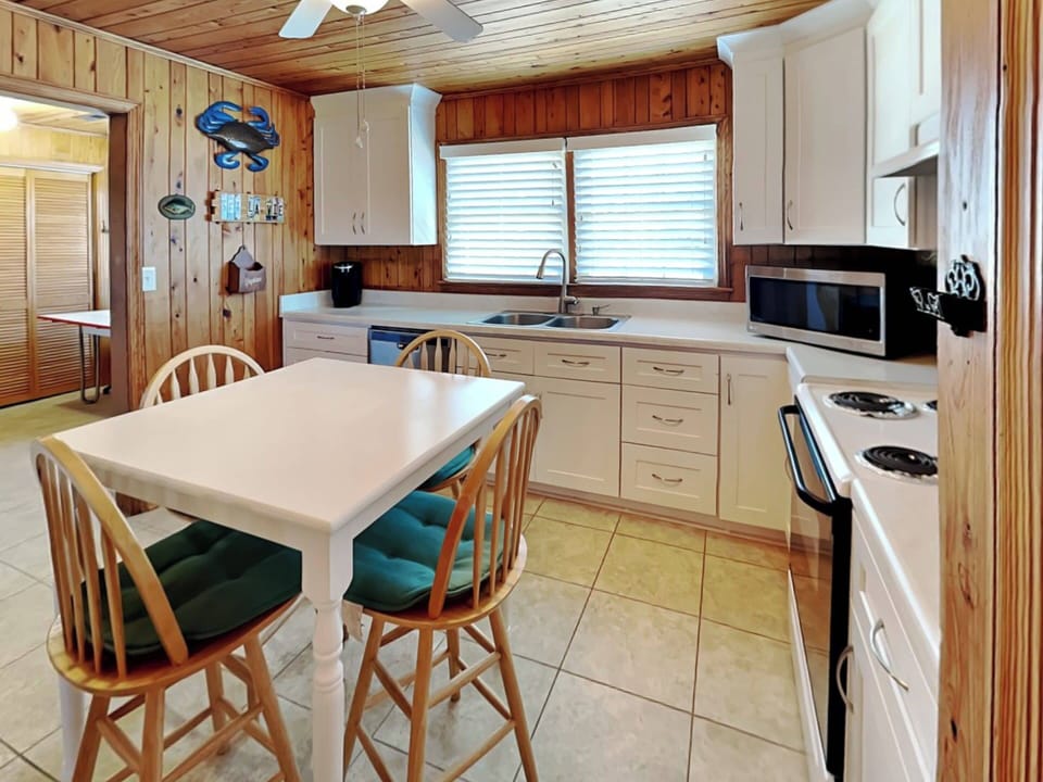 Studio (3 Bedrooms) | Property amenity