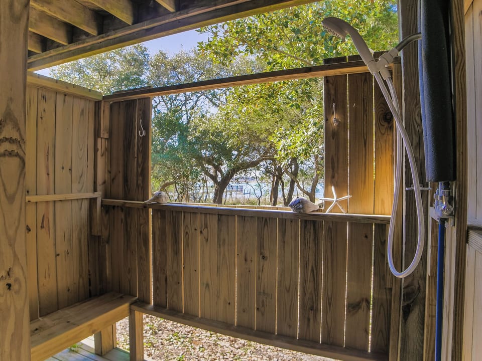 Studio (4 Bedrooms) | Property amenity