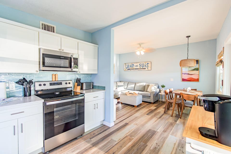 House, 1 King Bed with Sofa bed (Se La Vie) | Private kitchen | Oven, toaster