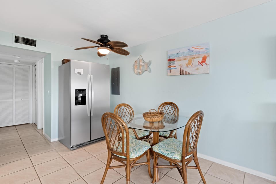 Condo, 1 King Bed with Sofa bed (Crescent Shore 201) | Dining