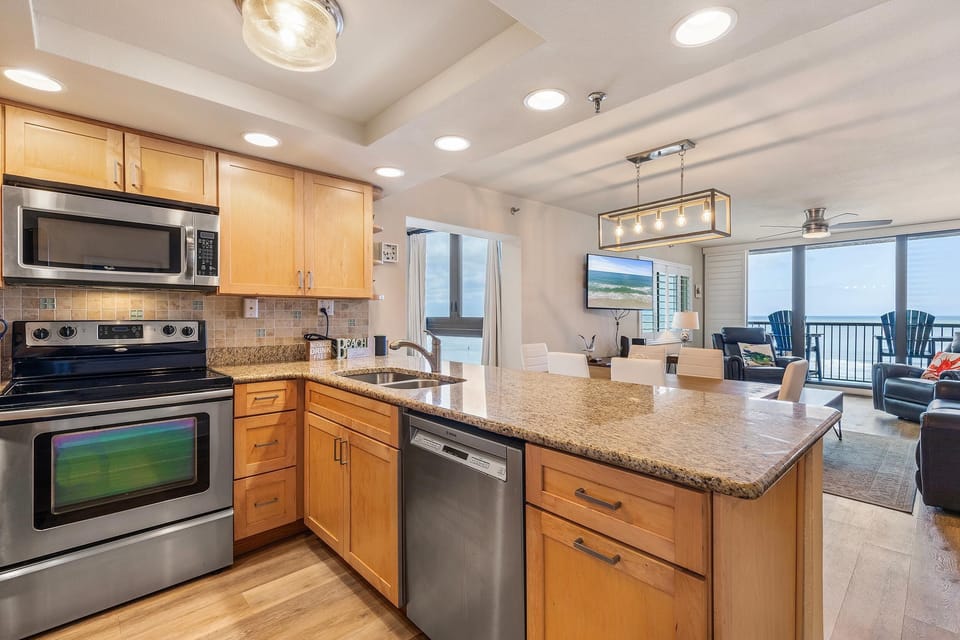 Condo, Multiple Beds (Sunrise 302) | Private kitchen | Oven, toaster