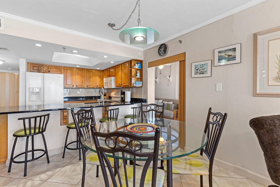 Condo, Multiple Beds (Sunrise 502) | Dining