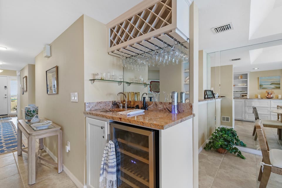 Condo, Multiple Beds (Ebb Tide 806) | Private kitchen | Oven, coffee/tea maker, toaster, blender