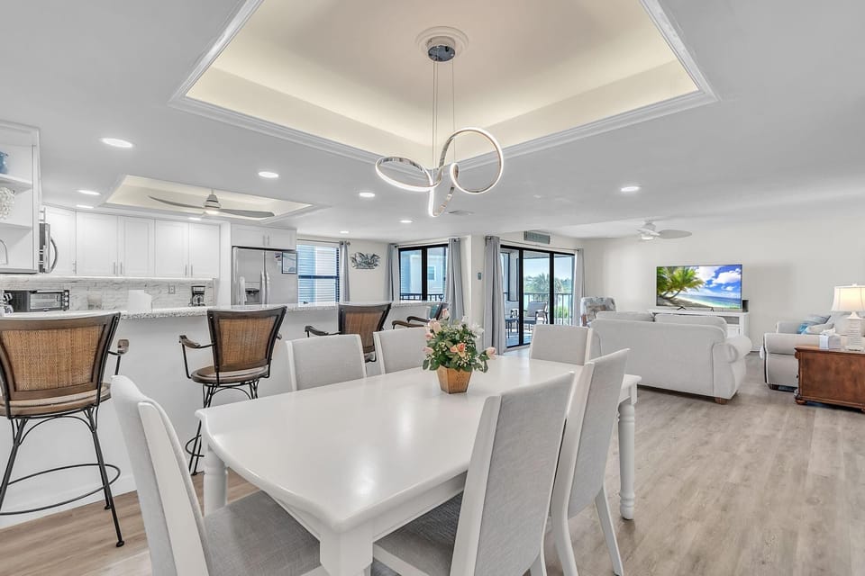 Condo, Multiple Beds (Sea Club #46 - Coastal Gem) | Dining