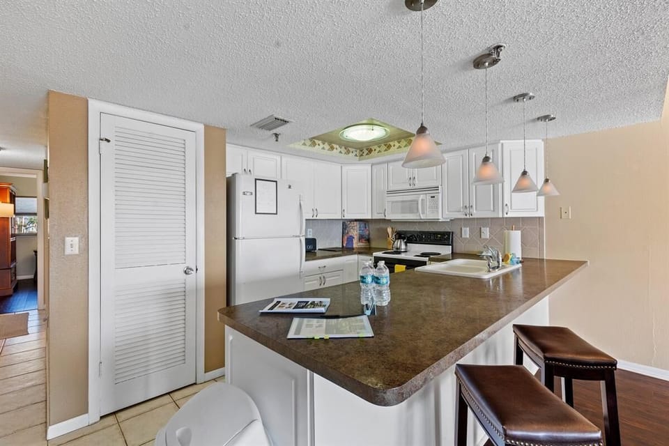Condo, 1 King Bed (Sea Club #102 - Another Day in Paradi) | Private kitchen | Oven, toaster