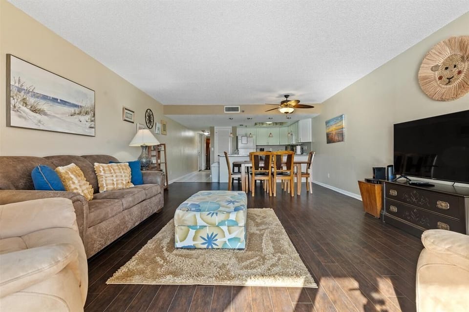 Condo, 1 King Bed (Sea Club #102 - Another Day in Paradi) | Living area