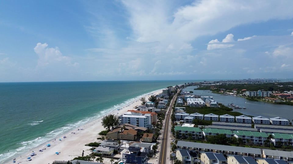 Sea Club #29 - Our Sunrise Nest Apartment in Indian Shores