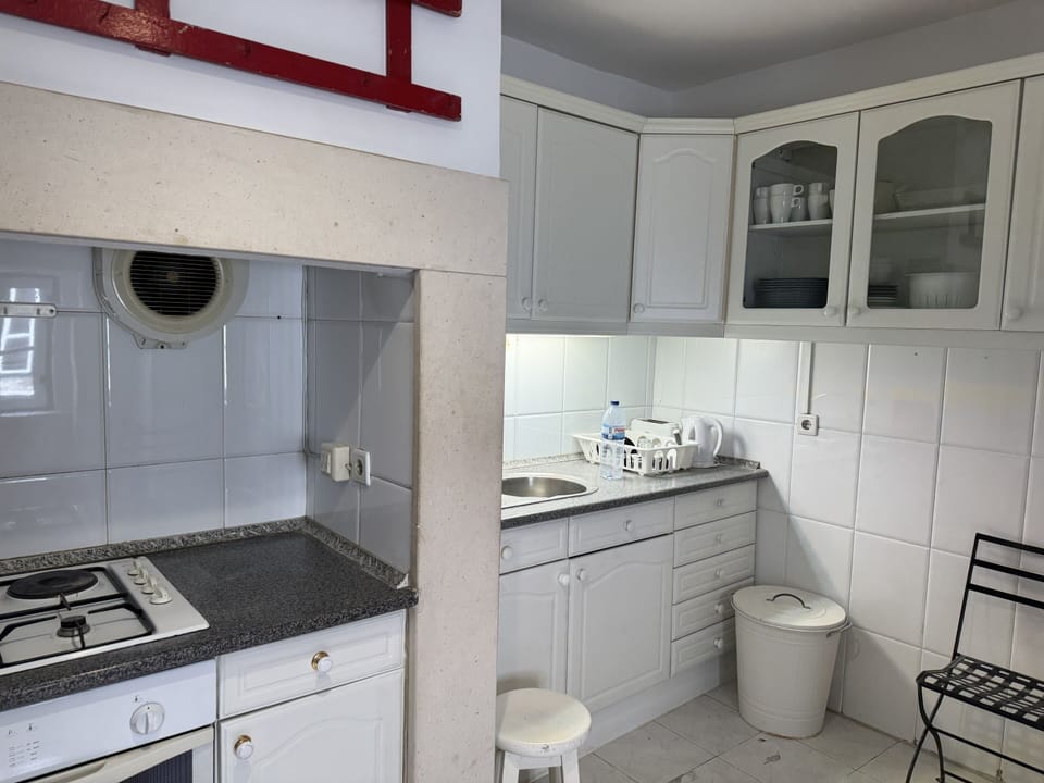 Classic Apartment, Private Bathroom, City View (Rossio Terrace) | Shared kitchen