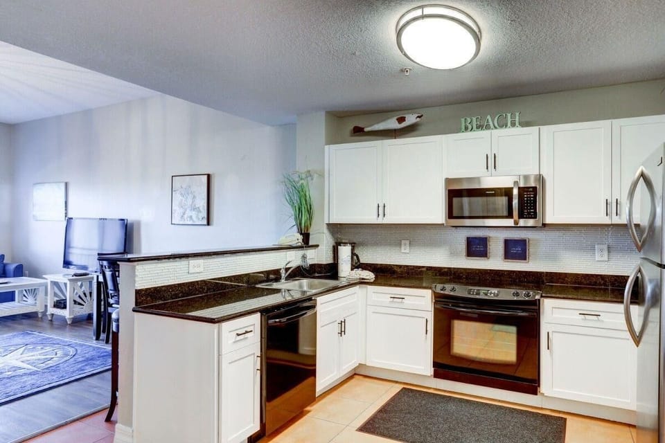 Condo, Multiple Beds (Madeira Bay Resort II - 606) | Private kitchen | Oven, toaster